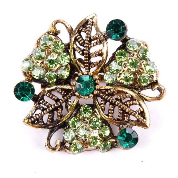Jewelry - Chritmas Green Crystal leaves brootch